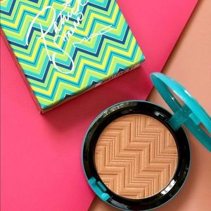 MAC- Patrick Star Opalescent Powder